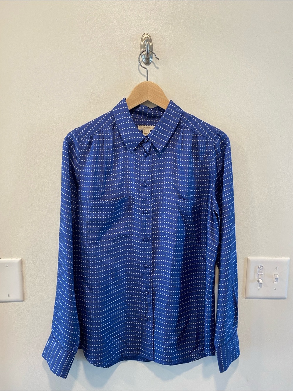 J. Crew woman’s silk shirt size 6 old money preppy quiet luxury 100% silk
